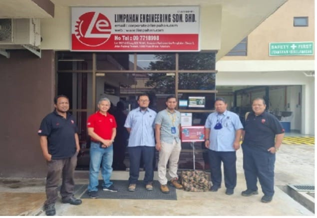 Group photograph with Limpahan Engineering Sdn. Bhd. staff outside the workshop